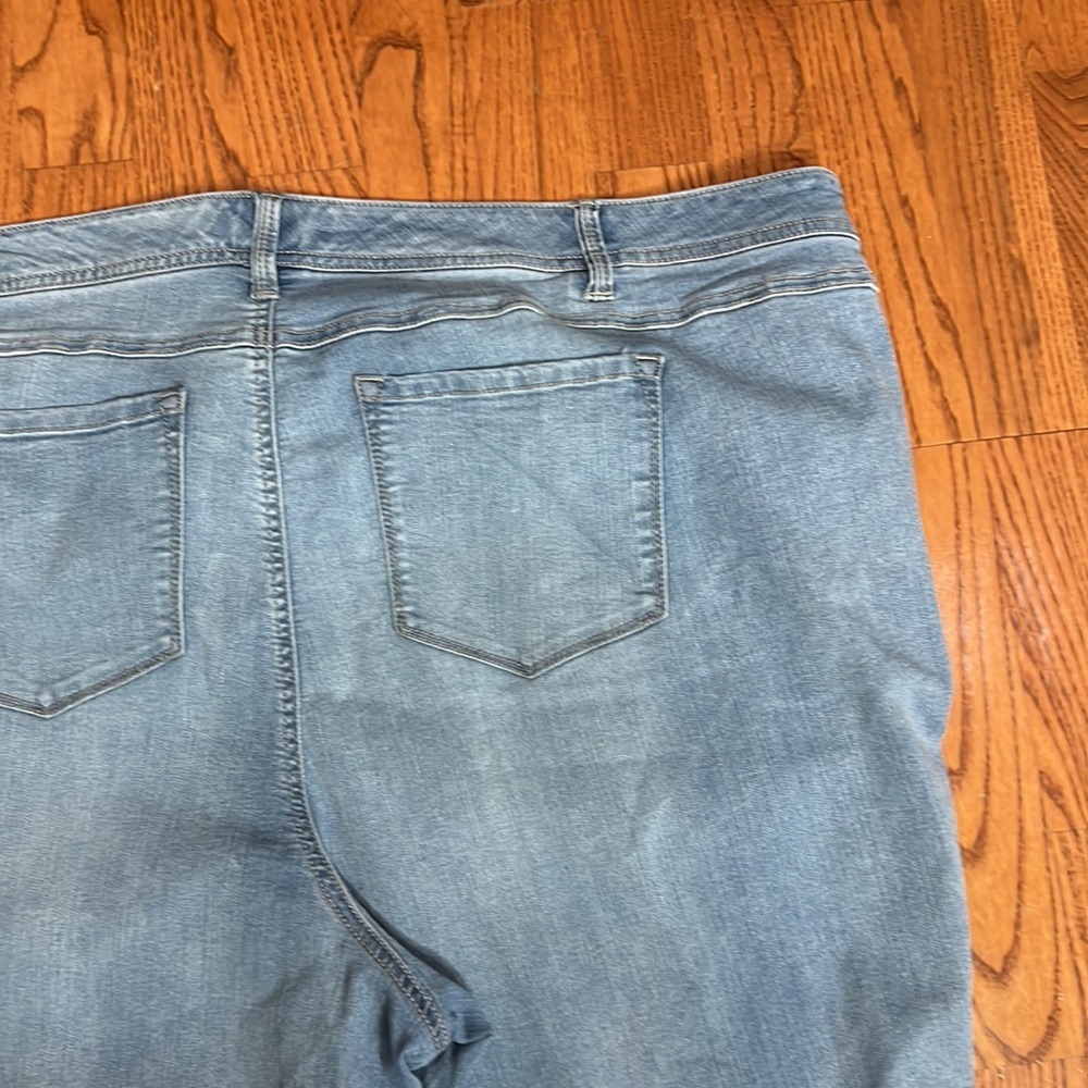Torrid high waisted Luxe Skinny jeans - Picture 10 of 16